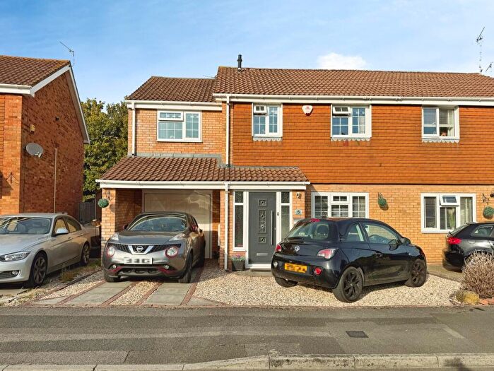 4 Bedroom Detached House For Sale In Barrowby Gate, Swindon, Wiltshire, SN3