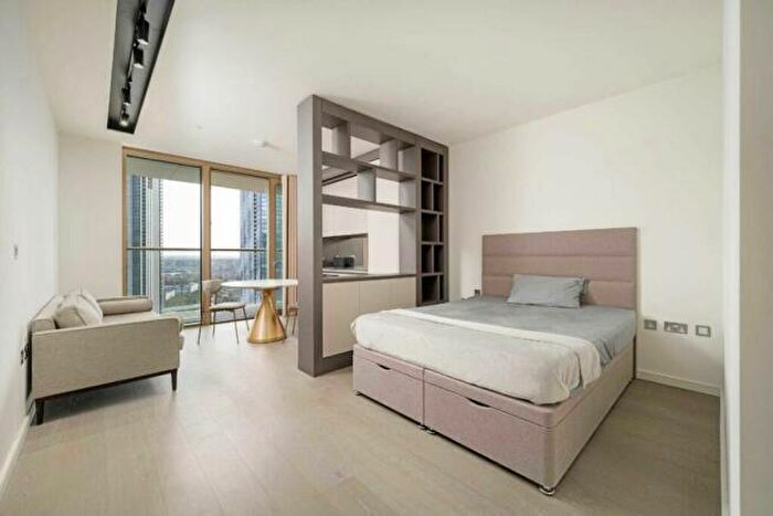 Flat To Rent In Park Drive, South Quay, E14