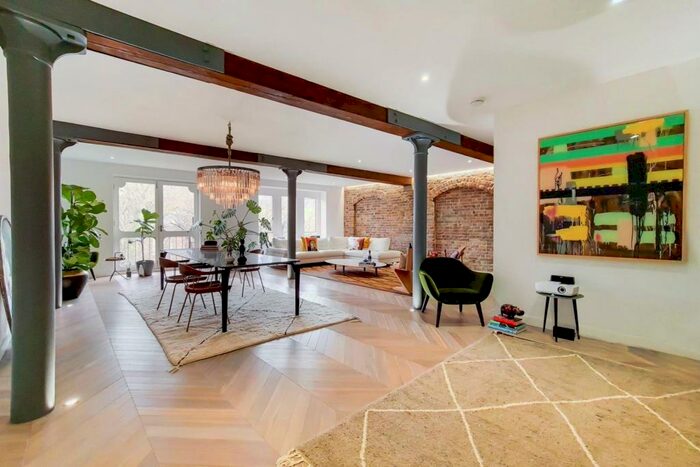 3 Bedroom Flat To Rent In Wapping High Street, Wapping, London, E1W