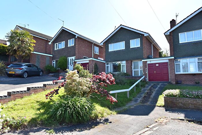3 Bedroom Link Detached House For Sale In Kingswinford, Markham Drive, DY6