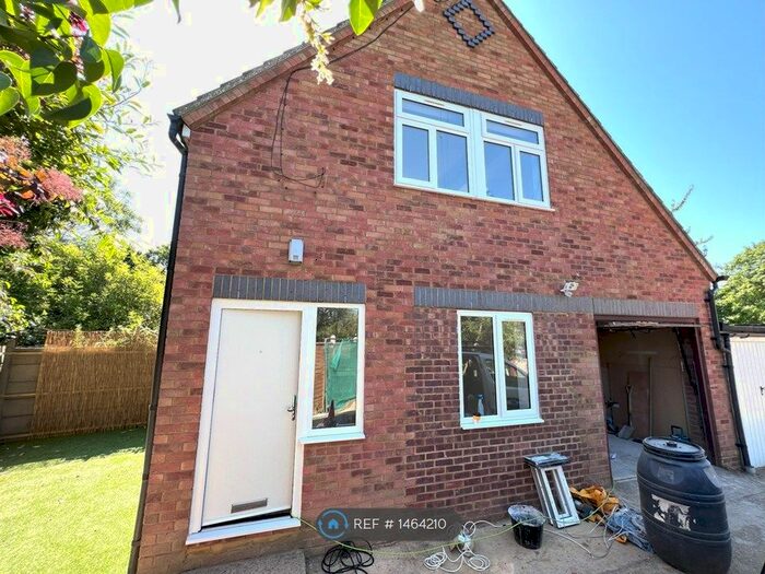 1 Bedroom Detached House To Rent In Hereward Close, Waltham Abbey, EN9