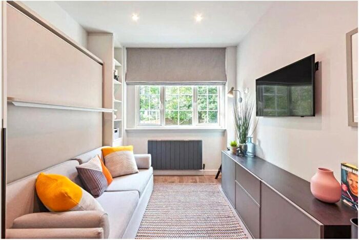 Flat To Rent In Oakley Square, Camden Town, NW1