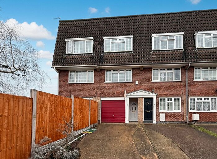 3 Bedroom Terraced House For Sale In Waldale Drive, Leicester, LE2