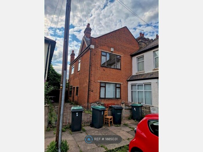 4 Bedroom Semi-Detached House To Rent In Rosebery Avenue, London, N17