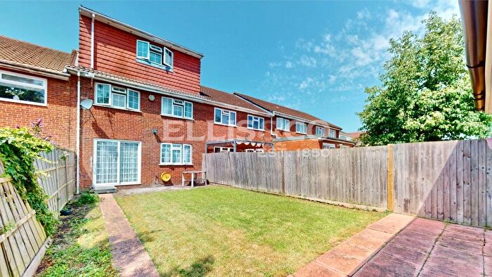 5 Bedroom Terraced House For Sale In Eastmead Avenue, Greenford, UB6