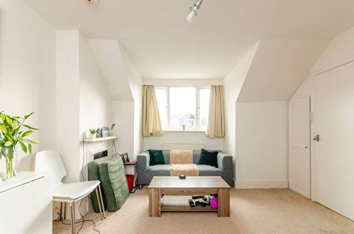 1 Bedroom Flat To Rent In Victoria Road, Guildford, GU1