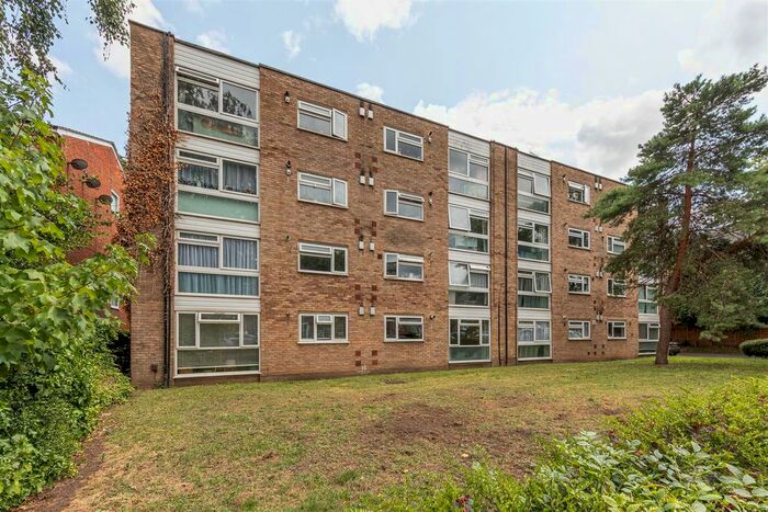 2 Bedroom Flat To Rent In Grosvenor Road, Wanstead, E11