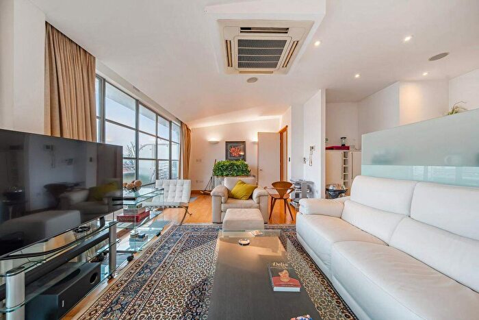 3 Bedroom Flat For Sale In Farm Lane, London, SW6