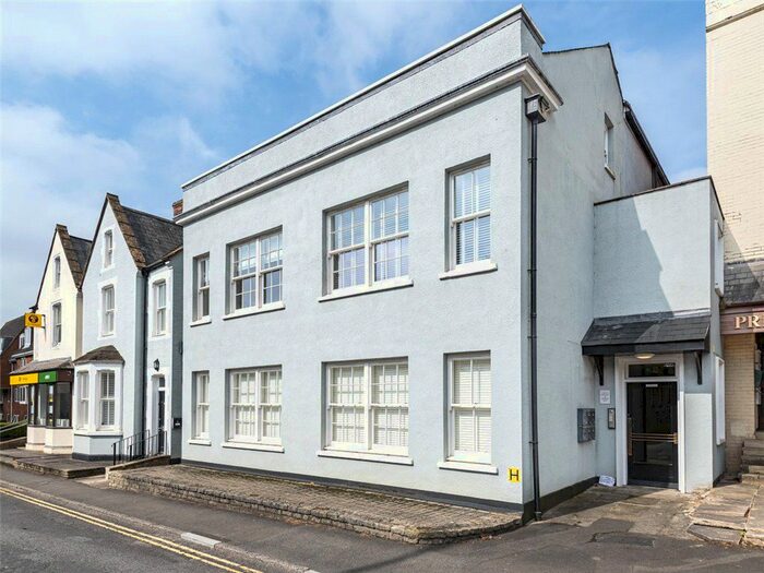 2 Bedroom Flat To Rent In Hendford Springs, Yeovil, Somerset, BA20