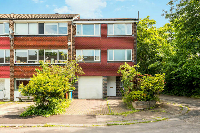 4 Bedroom End Of Terrace House To Rent In Beaulieu Close, London, SE5