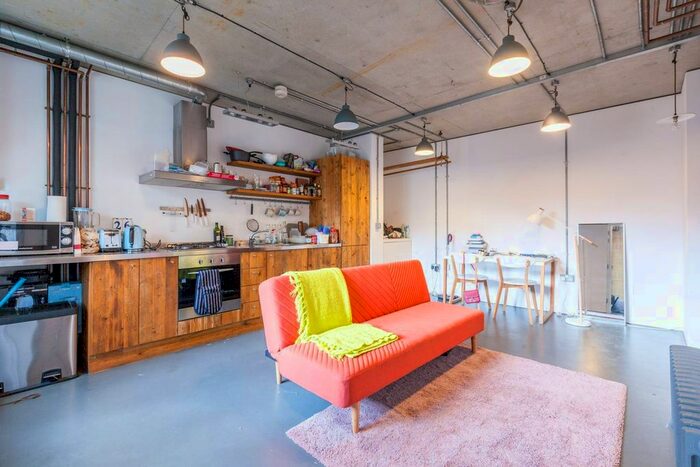 1 Bedroom Flat To Rent In New Inn Broadway, Shoreditch, London, EC2A