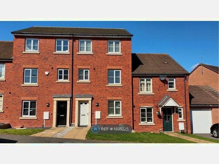 4 Bedroom Terraced House To Rent In Calder Gardens, Bingham, Nottingham, NG13