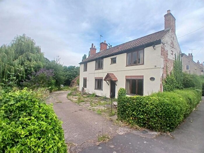 3 Bedroom Cottage For Sale In Low Street, East Drayton, Retford, DN22