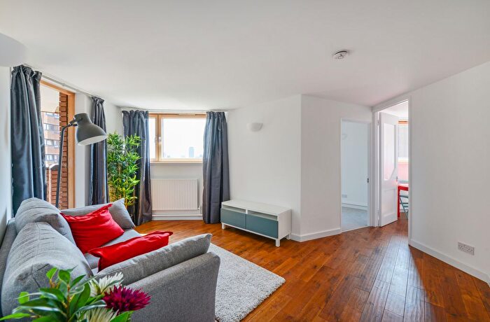 3 Bedroom Flat To Rent In Berenger Walk, World's End Estate, London, SW10