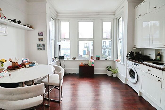 2 Bedroom Flat For Sale In Cobham Road, Westcliff-On-Sea, Essex, SS0