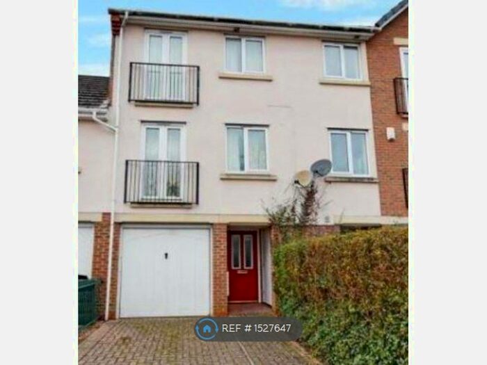3 Bedroom Terraced House To Rent In The Oaks, Newbury, RG14