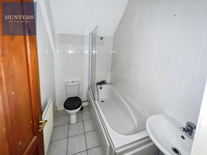2 Bedroom Flat To Rent In Gorwyl Flats, Ogmore Vale, Bridgend, CF32