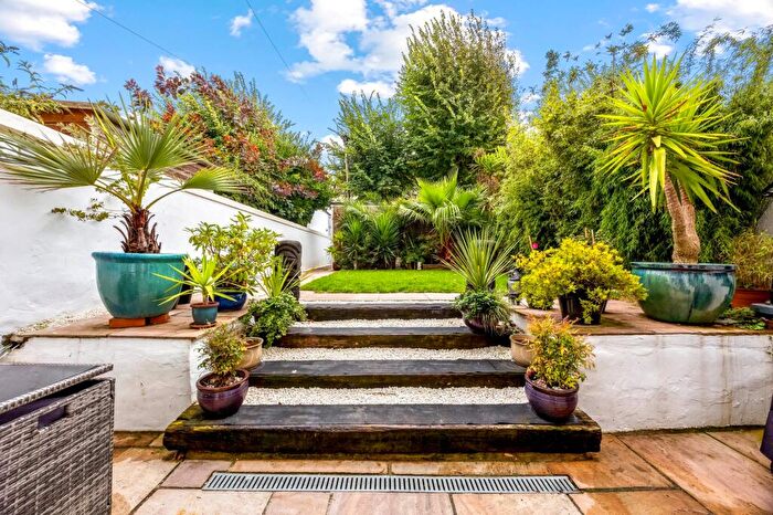 2 Bedroom Flat For Sale In St. Aubyns, Hove, BN3