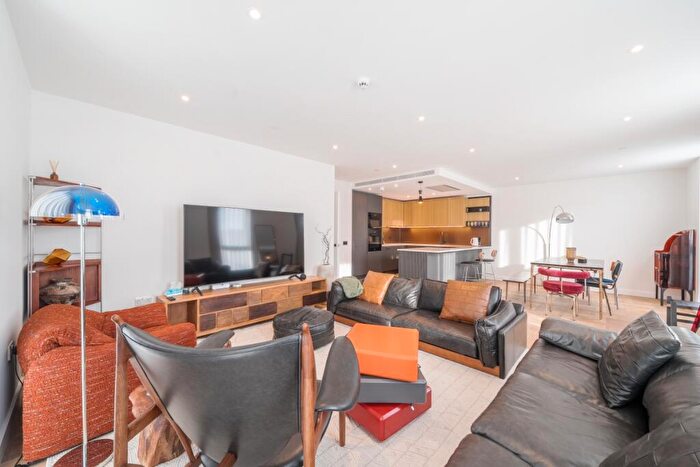 3 Bedroom Apartment To Rent In Merino Gardens, Wapping, E1W