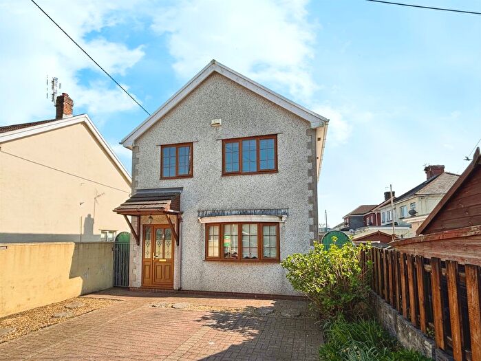 3 Bedroom Detached House For Sale In Lewis Avenue, Bridgend, CF31