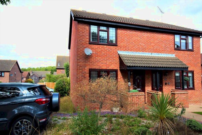 2 Bedroom Property To Rent In Brandon Close, Billericay, CM12