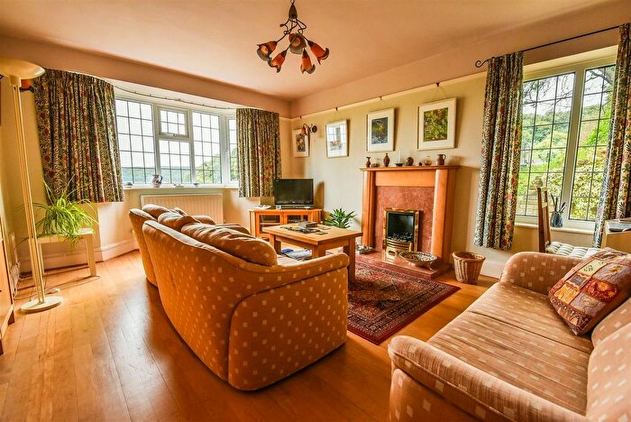 3 Bedroom Detached House For Sale In The Broadway, Dursley, GL11