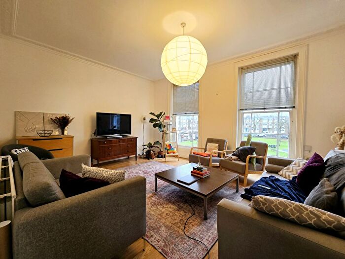 2 Bedroom Flat To Rent In Lorrimore Square, Kennington, SE17
