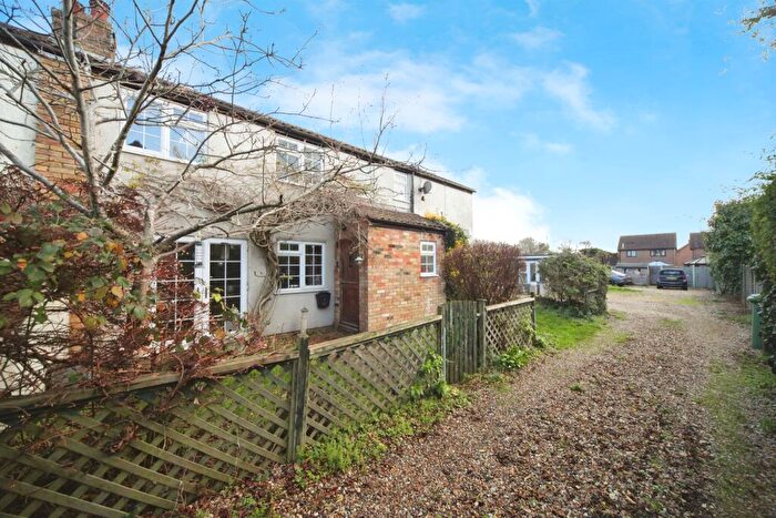 3 Bedroom Semi-Detached House For Sale In Leighton Road, Toddington, Dunstable, LU5