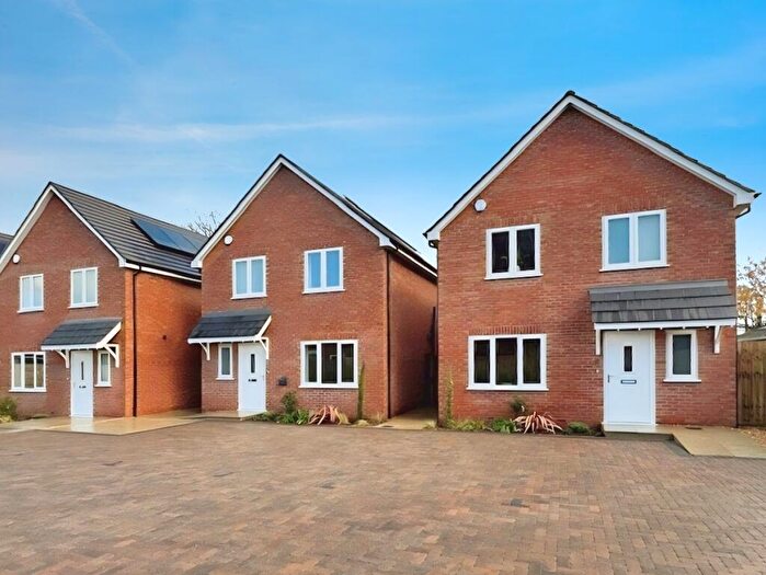 3 Bedroom Detached House For Sale In Kinson Road, Bournemouth, BH10