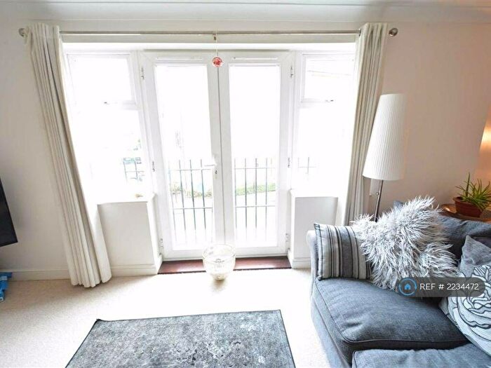 2 Bedroom Flat To Rent In Caspian Way, Purfleet, RM19