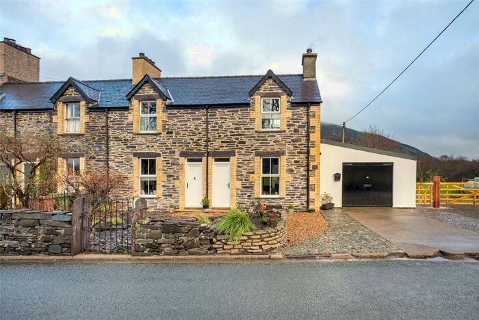 3 Bedroom End Of Terrace House For Sale In Waunfawr, Caernarfon, Gwynedd, LL54