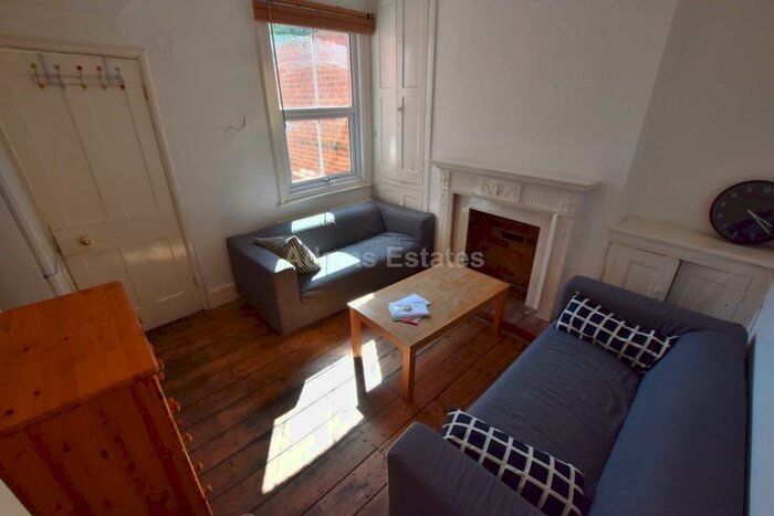 4 Bedroom Terraced House To Rent In De Beauvoir Road, Reading, RG1