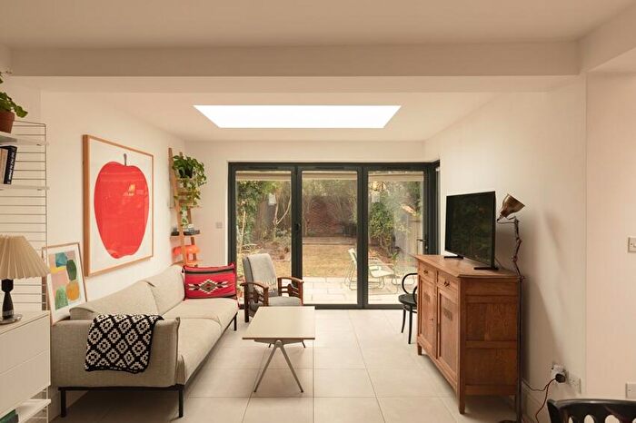 2 Bedroom Apartment For Sale In Copleston Road, East Dulwich, London, SE15
