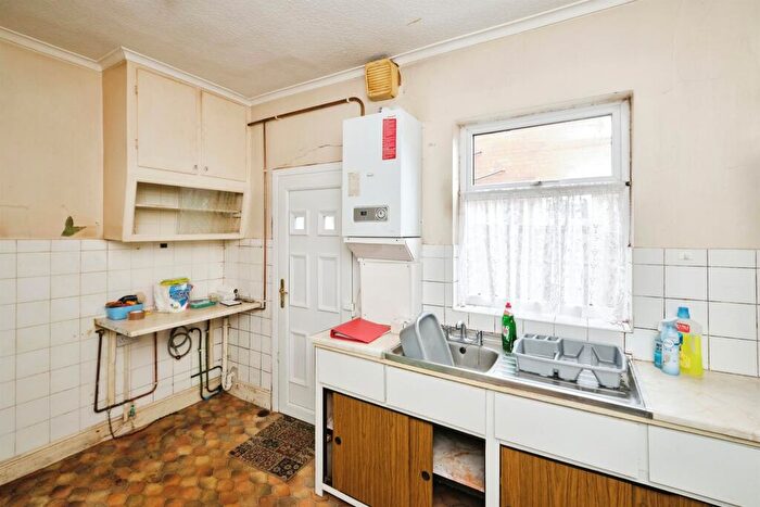3 Bedroom Terraced House For Sale In Deakins Road, Birmingham, B25