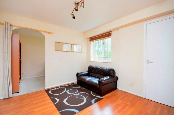 Studio To Rent In Ruston Road, Woolwich, London, SE18