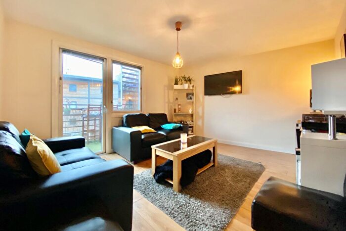 2 Bedroom Apartment To Rent In North Crescent, North Street, Leeds, West Yorkshire, LS2