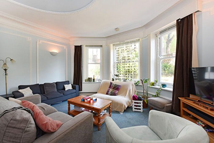 3 Bedroom Flat For Sale In Finchley Road, London, NW3