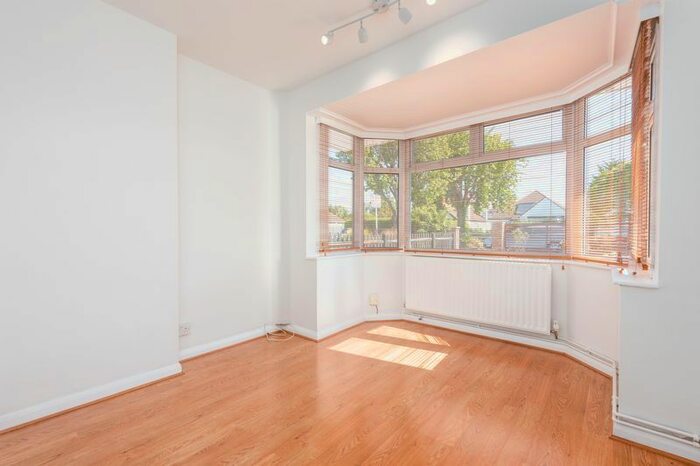 Studio To Rent In Third Close, West Molesey, KT8