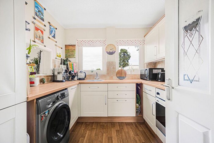 2 Bedroom Flat For Sale In Elm Court, Hillcourt Road, Pittville, Cheltenham, GL52