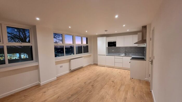 2 Bedroom Flat To Rent In Rickfords Hill, Aylesbury, HP20