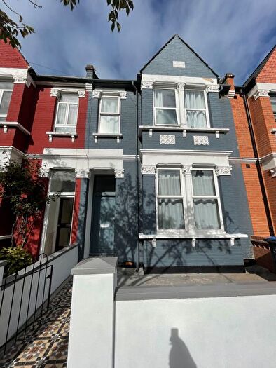 3 Bedroom Maisonette To Rent In Pine Road, London, NW2
