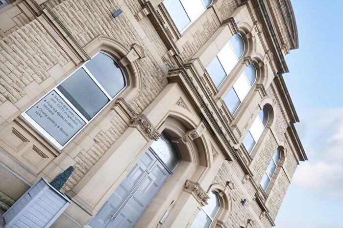 1 Bedroom Flat To Rent In Cross Lane, Huddersfield, HD4