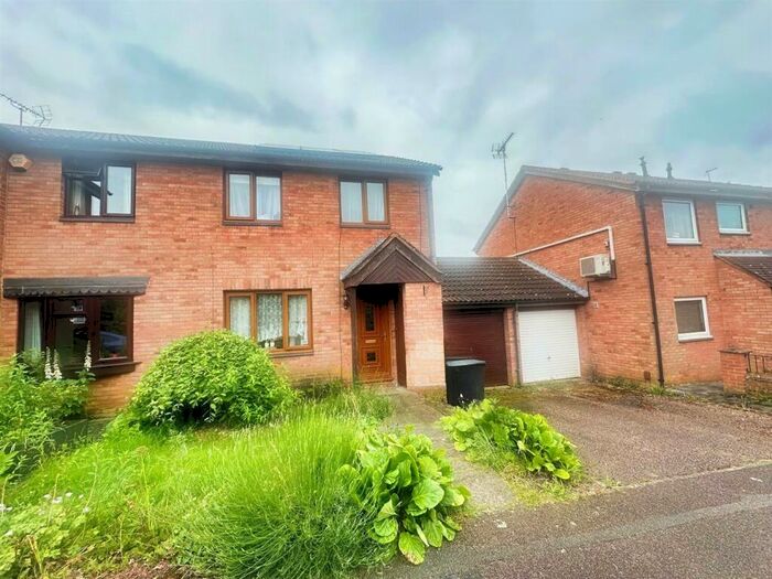 3 Bedroom Property To Rent In Bingham Close, Emerson Valley, MK4