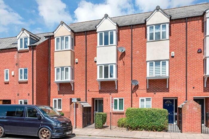 4 Bedroom Town House For Sale In Jubilee Court, Oakham, LE15