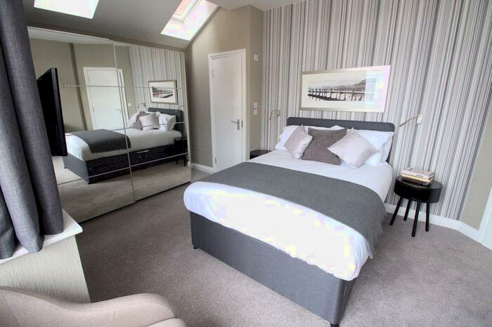 Detached House To Rent In Chertsey Close, Luton, LU4