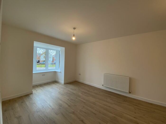 3 Bedroom Semi-Detached House To Rent In Matthews Close, Snodland, ME6