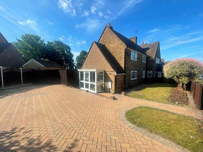 3 Bedroom Semi-Detached House To Rent In Lockley Crescent, Hatfield, AL10