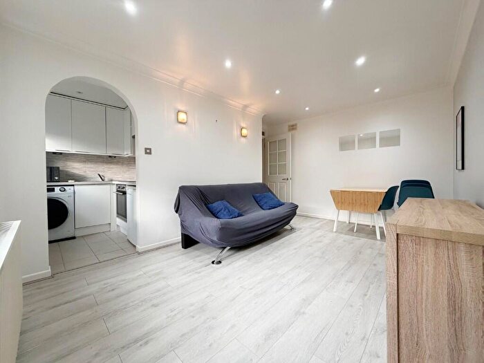 1 Bedroom Flat To Rent In Brunswick Quay, London, SE16