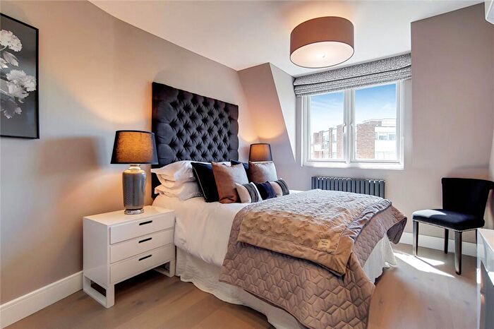 3 Bedroom Apartment To Rent In Woodlands, Golders Green, London, NW11