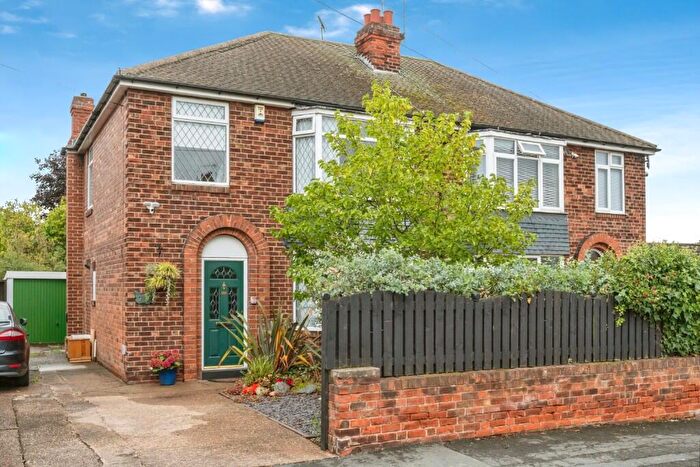 3 Bedroom Semi-Detached House For Sale In Chestnut Avenue, Doncaster, South Yorkshire, DN2